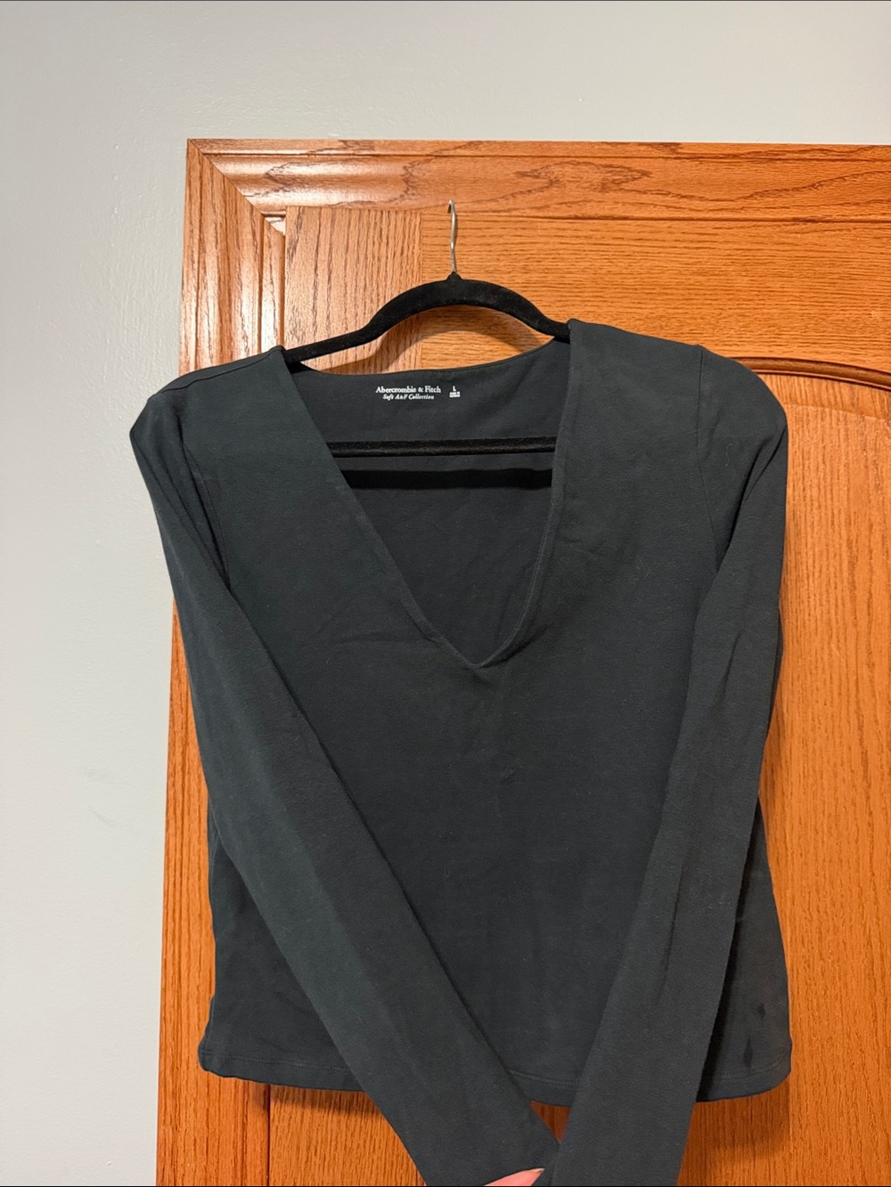 Abercrombie & Fitch Black V-Neck Long Sleeve Tee